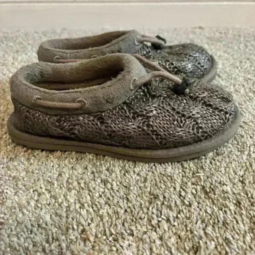 Ugg Freesia Gray Cable Knit Warm Slippers Size 13-1 Kids